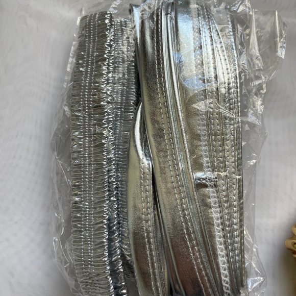 Metallic Gold & Metallic Silver  Festival Leg Wraps,  and Shamrock Garters ,NWOT - Picture 4 of 5